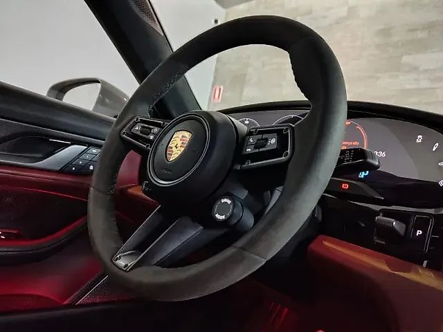 Porsche Taycan - Imagem 15