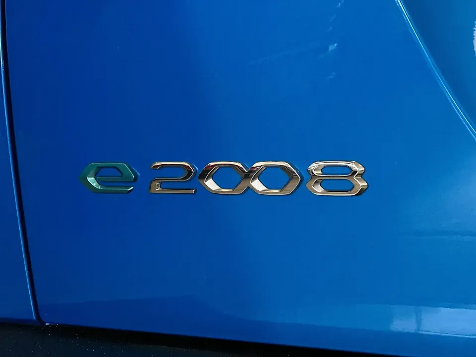 Peugeot E-2008 - Imagem 17