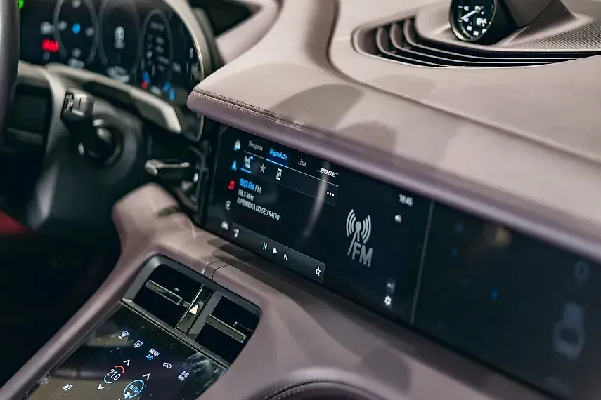 Porsche Taycan - Imagem 18