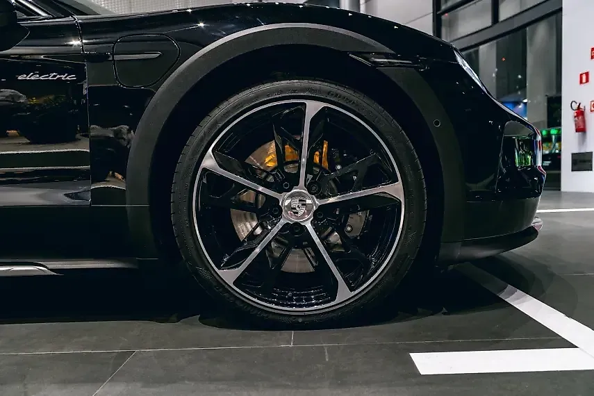 Porsche Taycan - Imagem 14