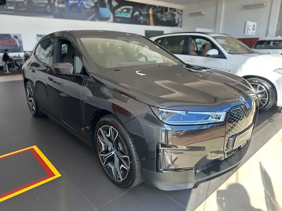 BMW Ix - Imagem 2