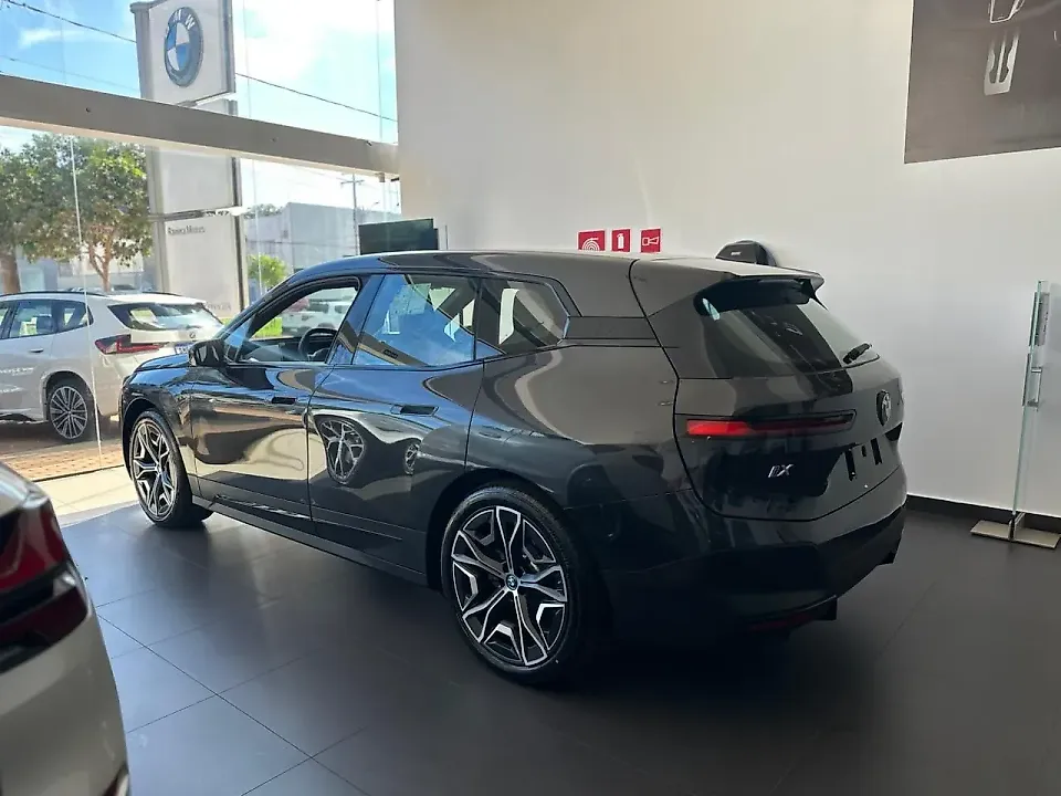 BMW Ix - Imagem 3