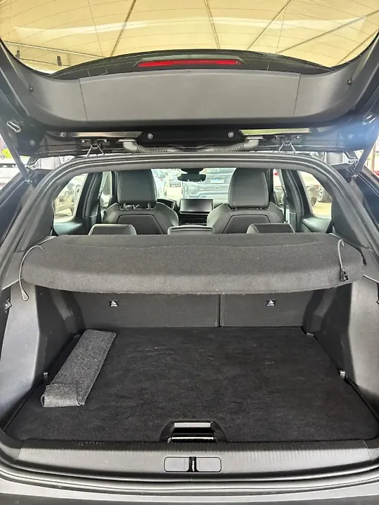 Peugeot E-2008 - Imagem 11