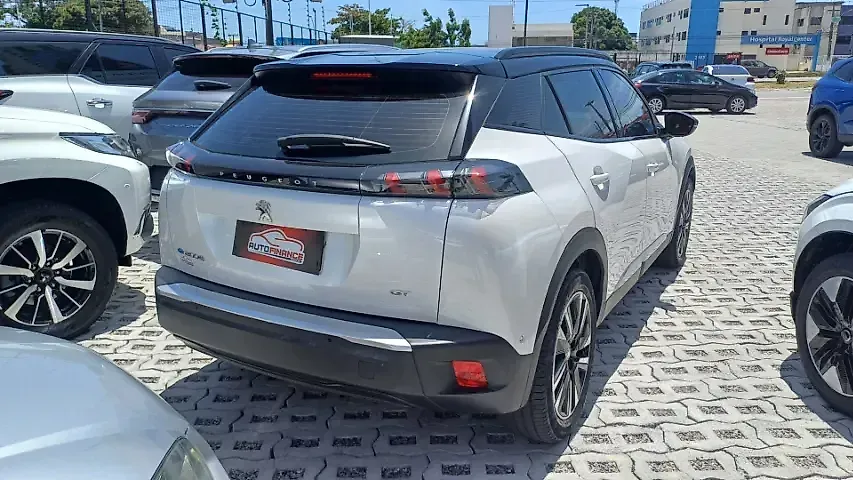 Peugeot E-2008 - Imagem 7
