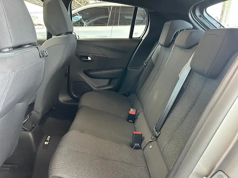 Peugeot E-208 - Imagem 9