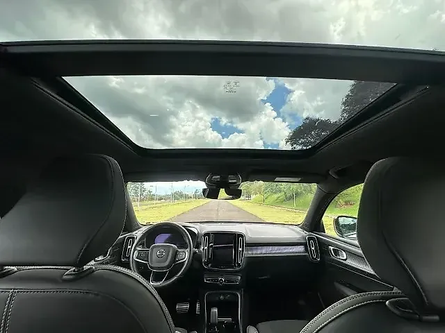 Volvo XC40 Recharge - Imagem 11