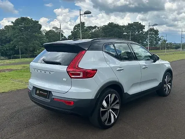 Volvo XC40 Recharge - Imagem 6