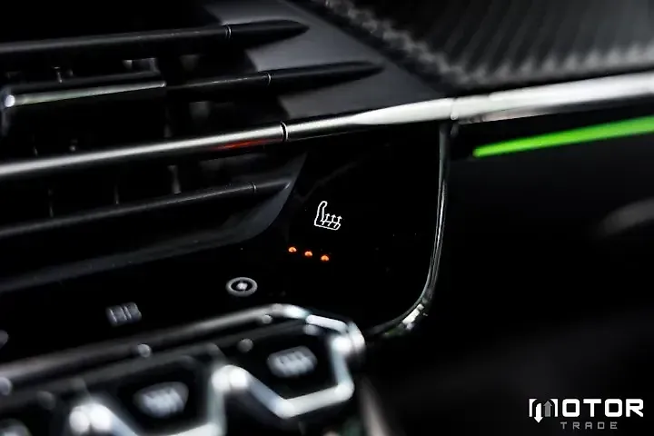 Peugeot E-2008 - Imagem 8
