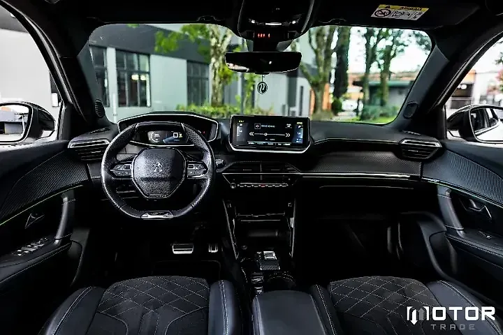 Peugeot E-2008 - Imagem 14