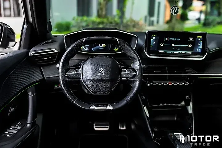 Peugeot E-2008 - Imagem 13
