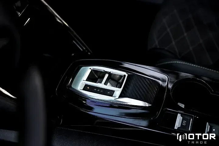 Peugeot E-2008 - Imagem 16