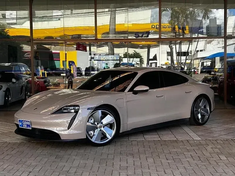 Porsche Taycan - Imagem 1