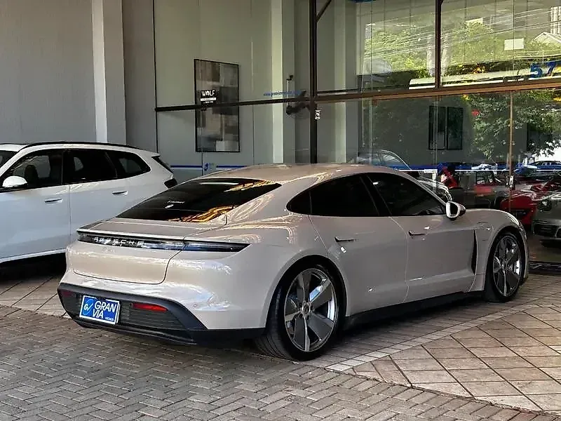Porsche Taycan - Imagem 5