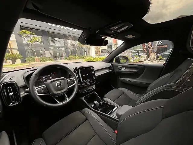 Volvo C40 Recharge - Imagem 13