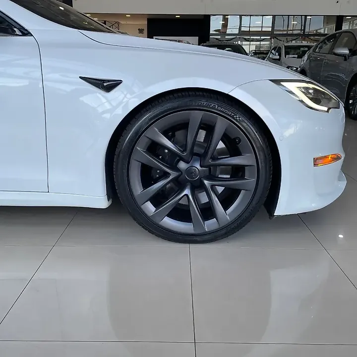 Tesla Model S - Imagem 10