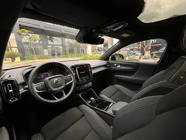 Volvo C40 Recharge - Imagem 12