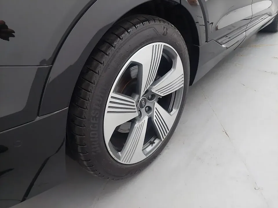 Audi E-tron Sportback - Imagem 14