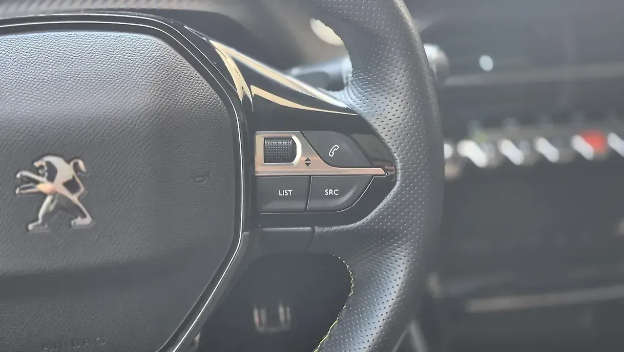 Peugeot E-2008 - Imagem 13