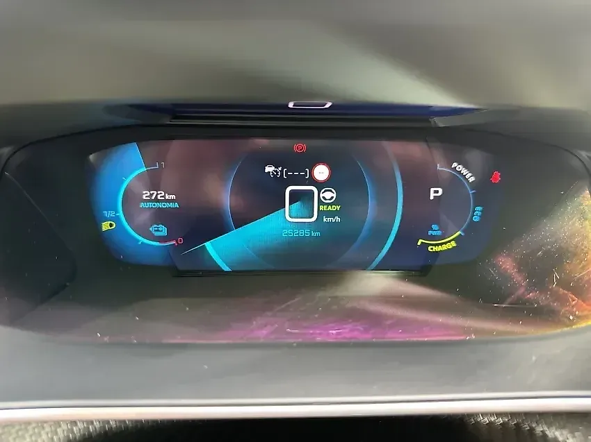 Peugeot E-2008 - Imagem 11