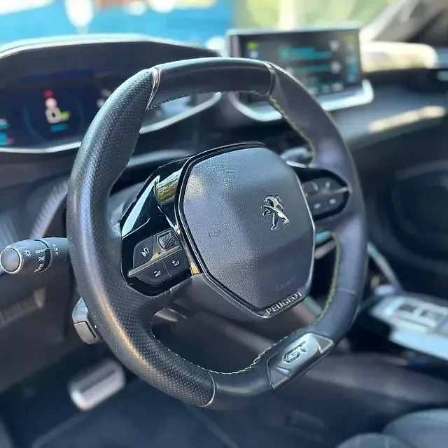 Peugeot E-2008 - Imagem 12