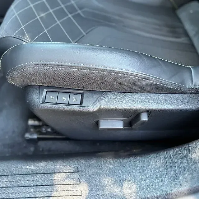Peugeot E-2008 - Imagem 15