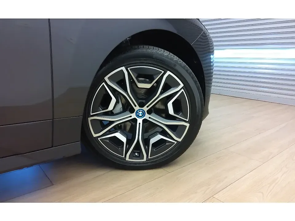 BMW Ix - Imagem 15