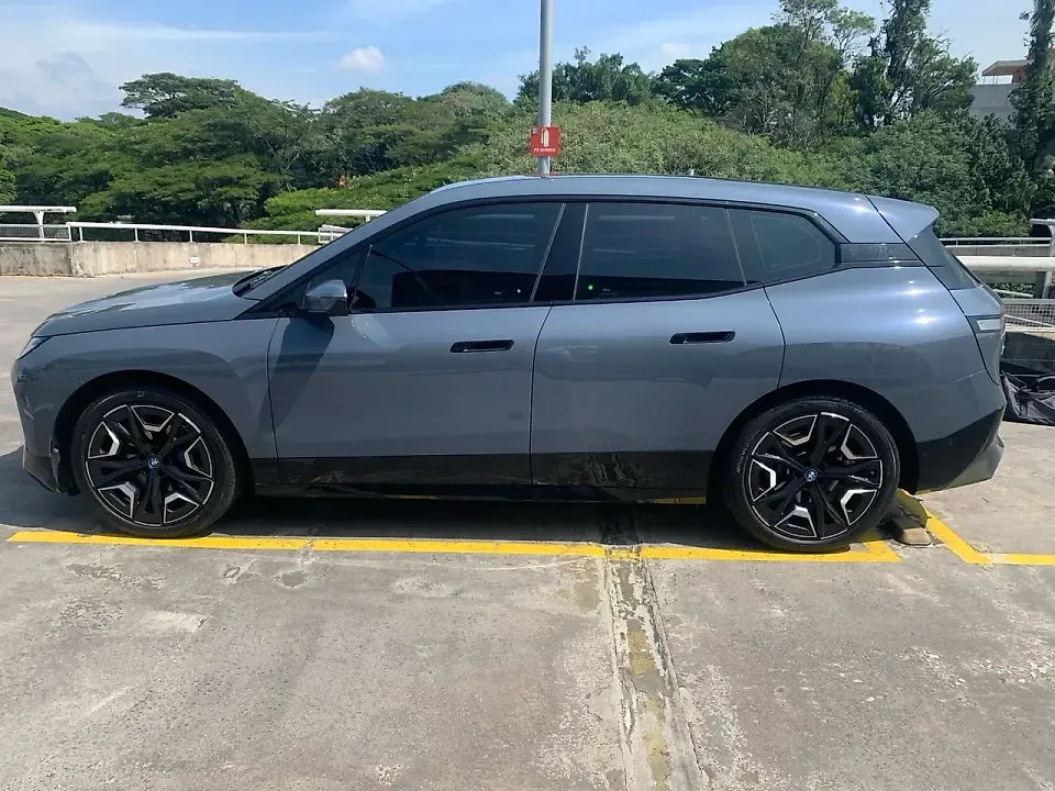 BMW Ix - Imagem 18