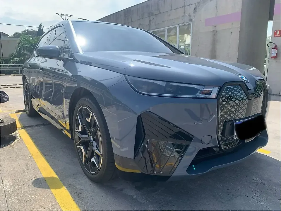 BMW Ix - Imagem 2