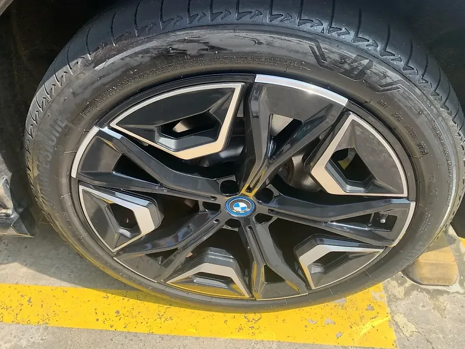 BMW Ix - Imagem 10