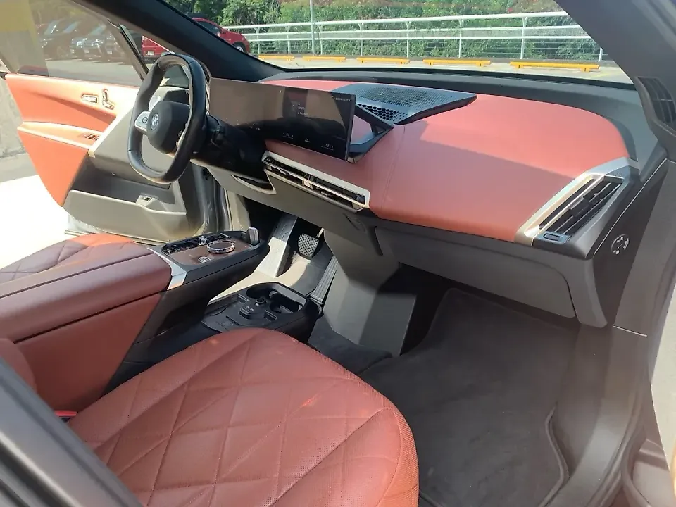 BMW Ix - Imagem 11