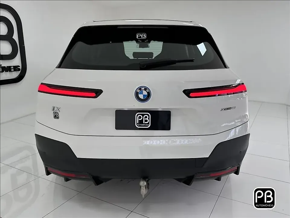 BMW Ix - Imagem 4