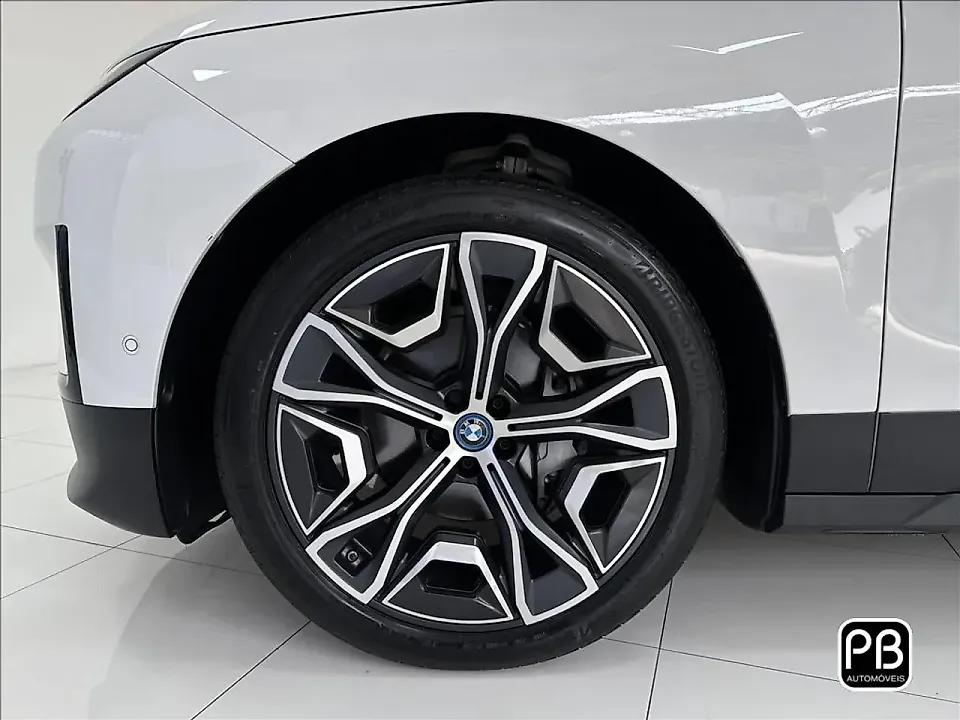 BMW Ix - Imagem 7