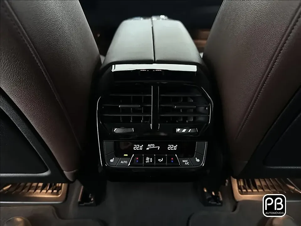 BMW Ix - Imagem 12