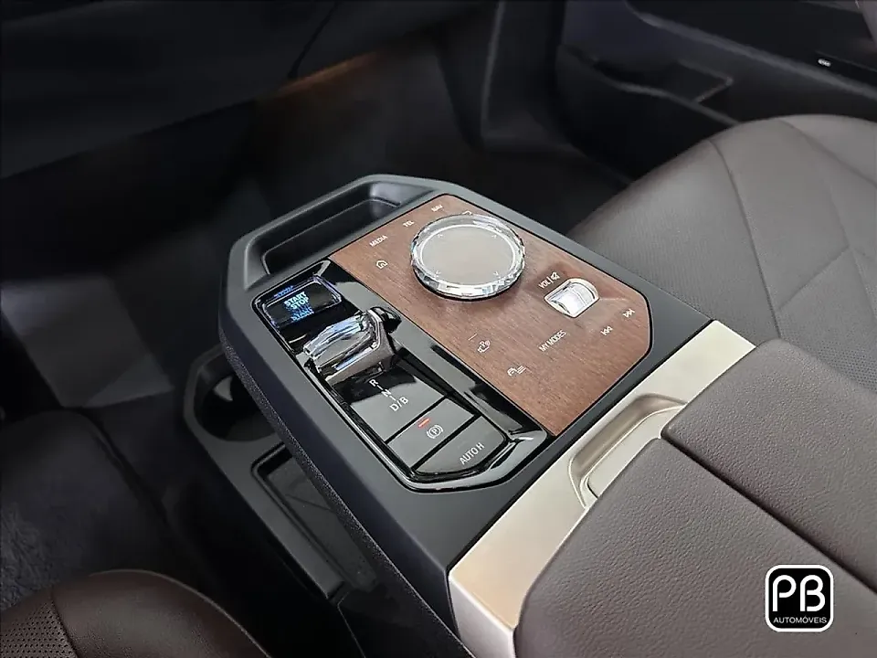 BMW Ix - Imagem 17
