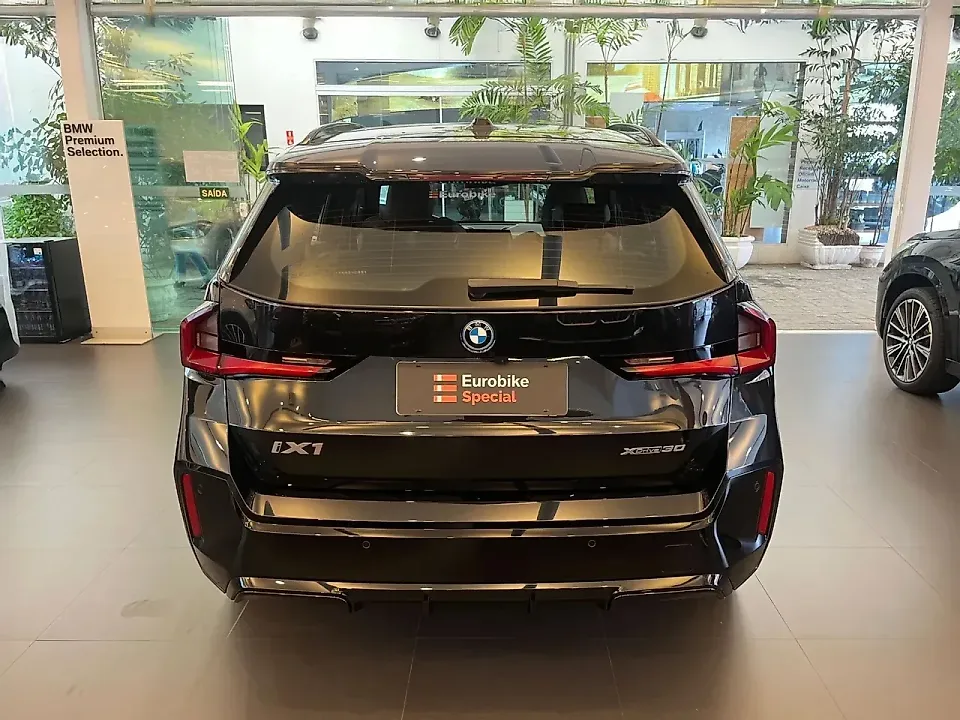 BMW IX1 - Imagem 3