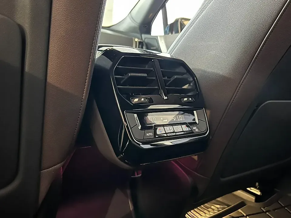 BMW Ix - Imagem 12