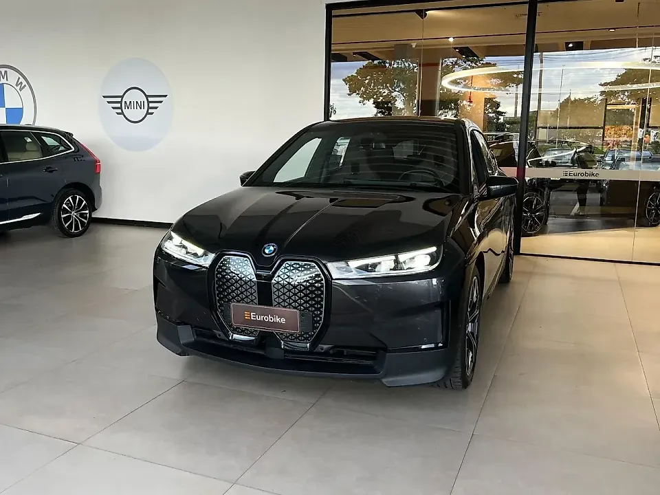 BMW Ix - Imagem 2