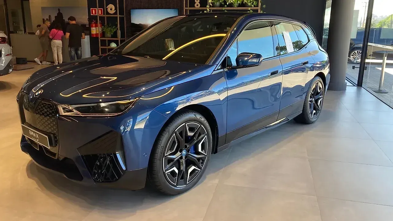 BMW Ix - Imagem 1