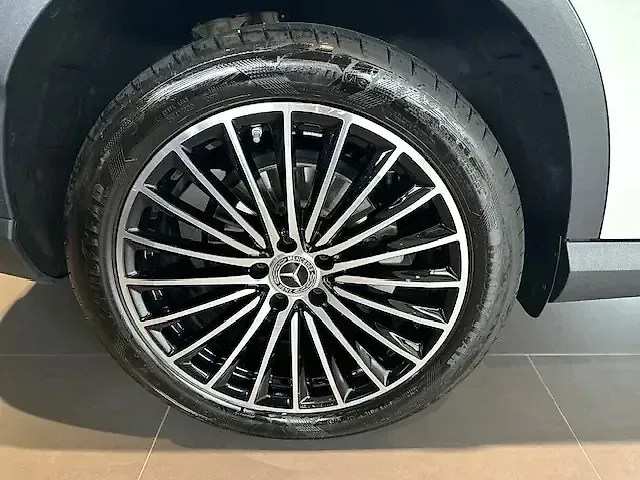 Mercedes Glc 300e - Imagem 8