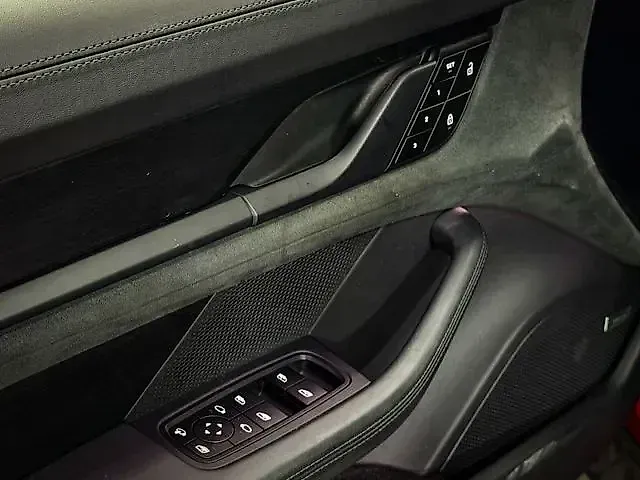 Porsche Taycan - Imagem 10