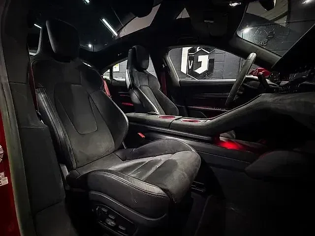 Porsche Taycan - Imagem 13