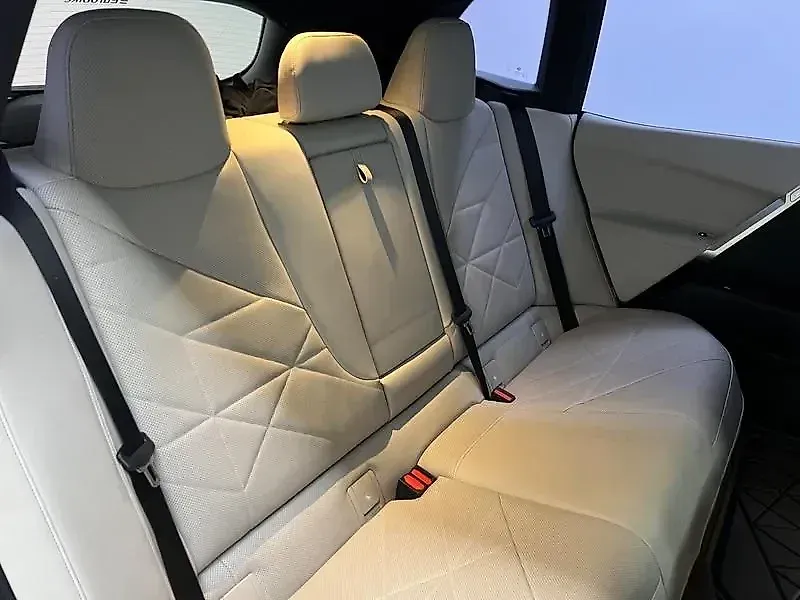 BMW Ix - Imagem 17