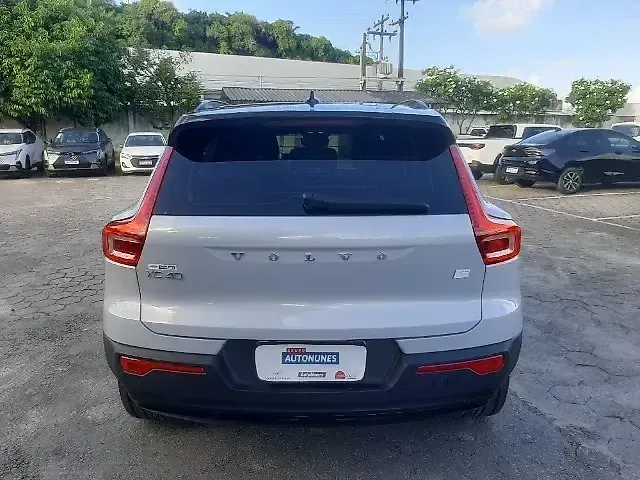 Volvo XC40 Recharge - Imagem 6