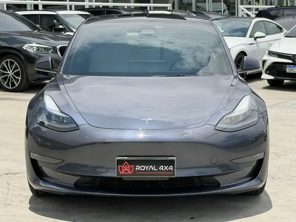 Tesla Model 3 - Imagem 2
