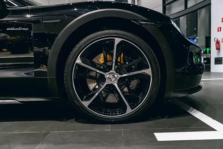 Porsche Taycan - Imagem 14