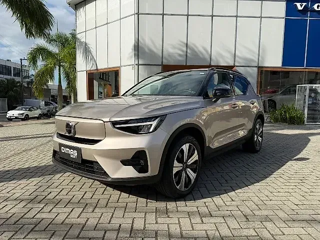 Volvo XC40 Recharge - Imagem 1