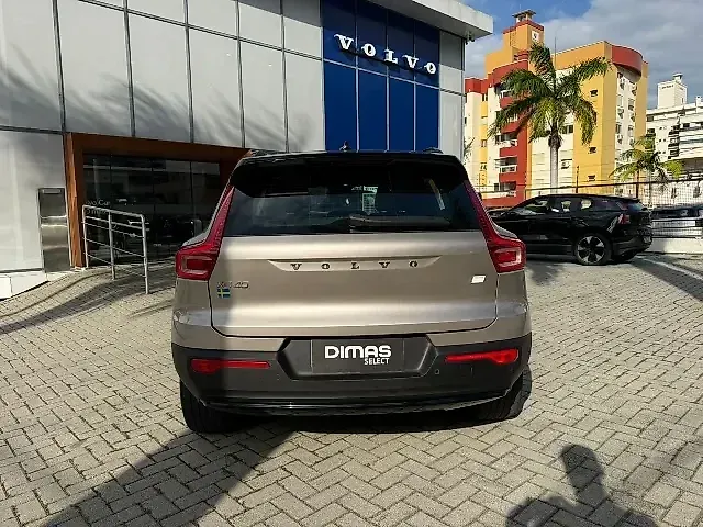 Volvo XC40 Recharge - Imagem 5