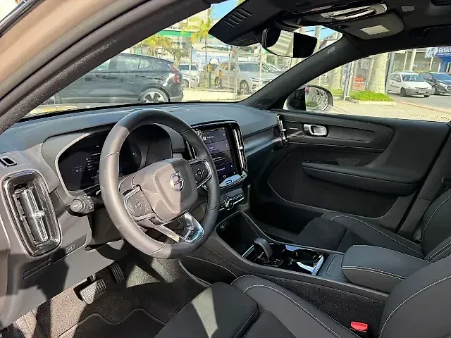 Volvo XC40 Recharge - Imagem 7