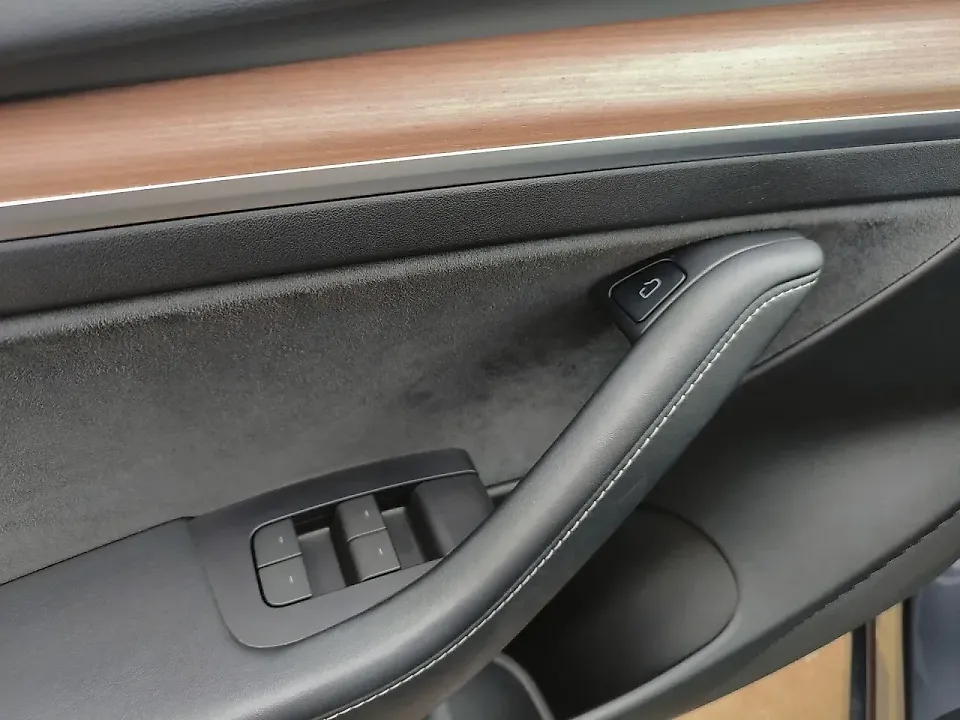 Tesla Model 3 - Imagem 7