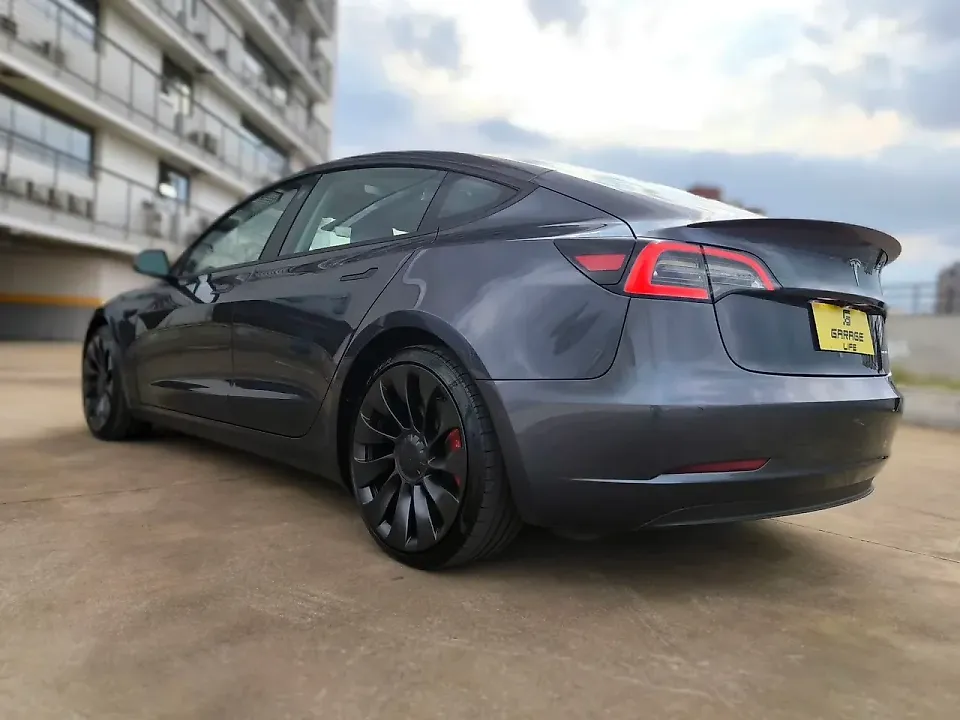 Tesla Model 3 - Imagem 11